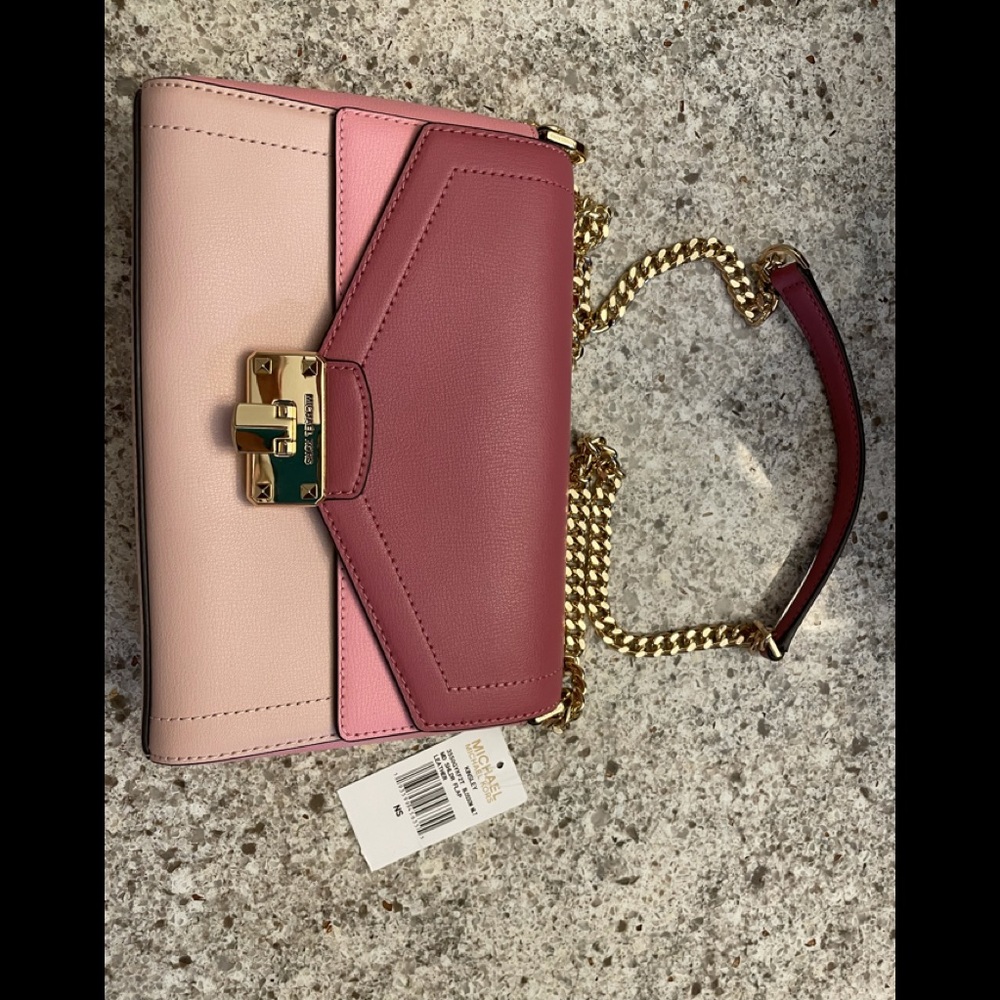 MICHAEL KORS KINSLEY MEDIUM SHOULDER FLAP